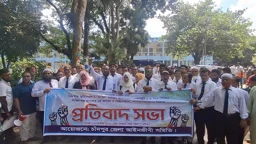 চাঁদপুরে আইনজীবীদের তিন বিচারকের আদলত বর্জন অব্যাহত