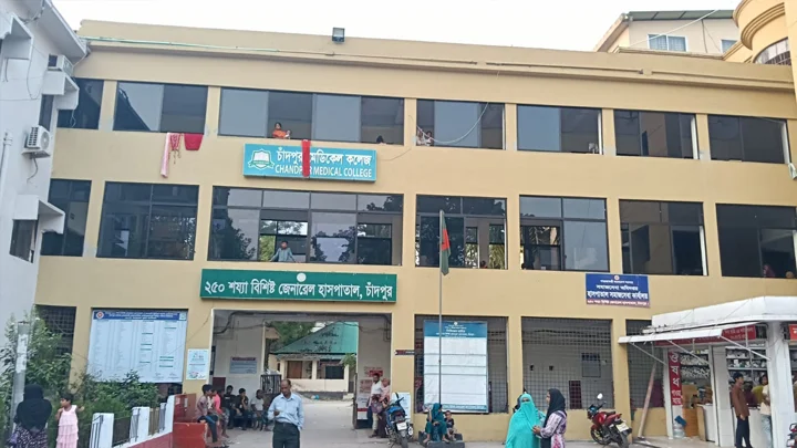 চাঁদপুরে নির্মাণাধীন ভবনের ছাদ থেকে পড়ে ঠিকাদারের মৃত্যু