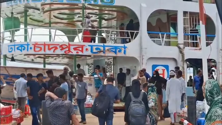 চাঁদপুর-ঢাকা নৌপথে বাড়ল লঞ্চভাড়া, যাত্রীদের উদ্বেগ