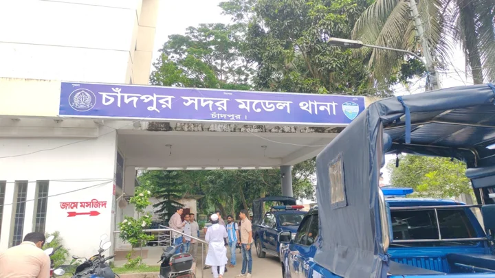 গাড়িচালকের পথরোধ করে পুলিশ পরিচয়, পরে ফ্ল্যাটে নিয়ে মারধর-টাকা আদায়