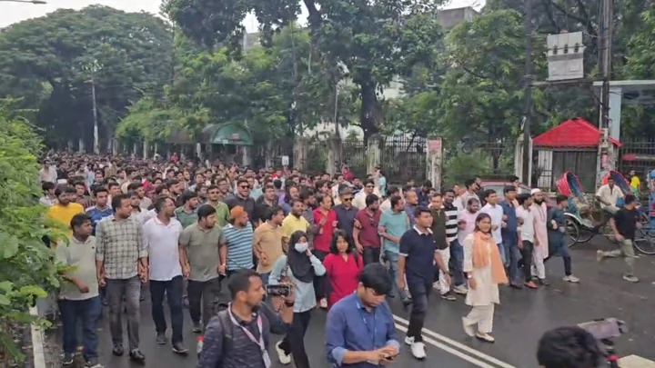 শিবিরের অপতৎপরতার বিরুদ্ধে ঢাবিতে ছাত্রদলের বিক্ষোভ