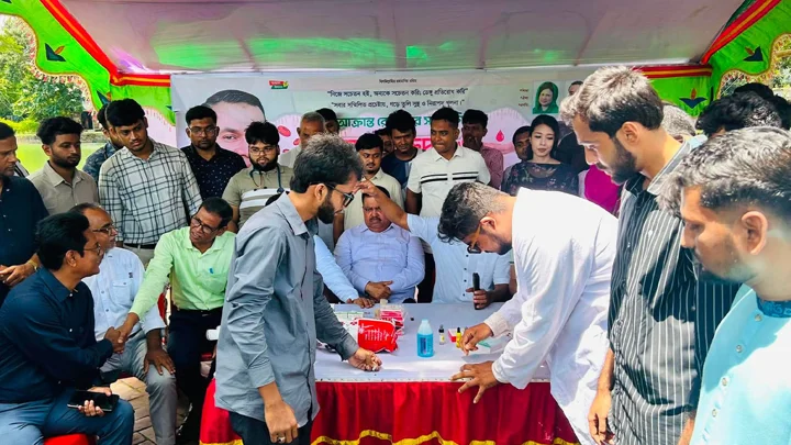 ডেঙ্গুর প্রকোপ: খুলনায় রক্তদাতা সংগ্রহে ছাত্রদল