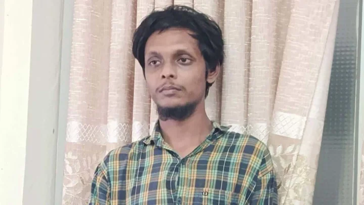 ছাত্রলীগ নেতার পোস্টে ‘লাভ রিঅ্যাক্ট’, শিক্ষার্থীকে পুলিশে দিল চাকসু নেতারা