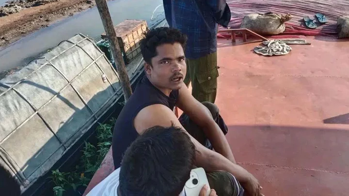বিএনপি নেতার নৌকা আটকে ছাত্রদল নেতার চাঁদা দাবি