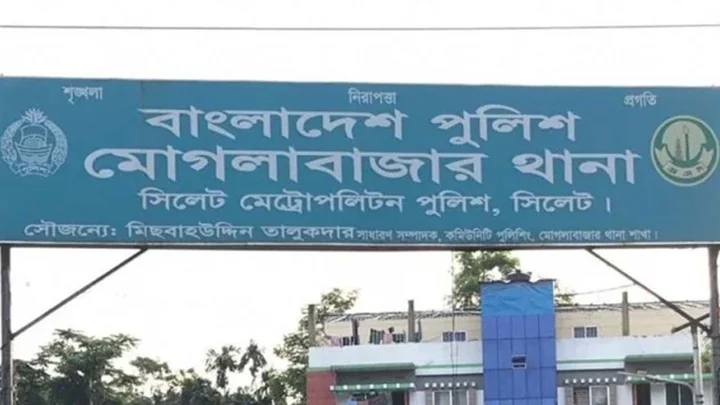 হাইয়েস গাড়িতে এসে ছাত্রলীগের মিছিলের চেষ্টা, আটক ২০