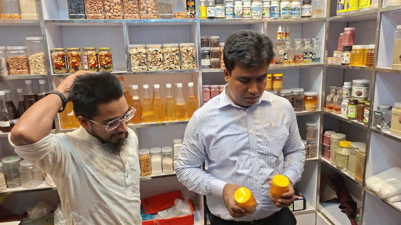 খাদ্যে ভেজাল, চাঁদপুরে ৩ প্রতিষ্ঠানকে জরিমানা