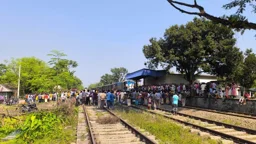 



নীলফামারীতে ৫ ঘণ্টা পর ট্রেন চলাচল স্বাভাবিক
