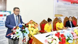 চীনা চিকিৎসায় চোখের আলো পেলেন ১০০ রোগী
