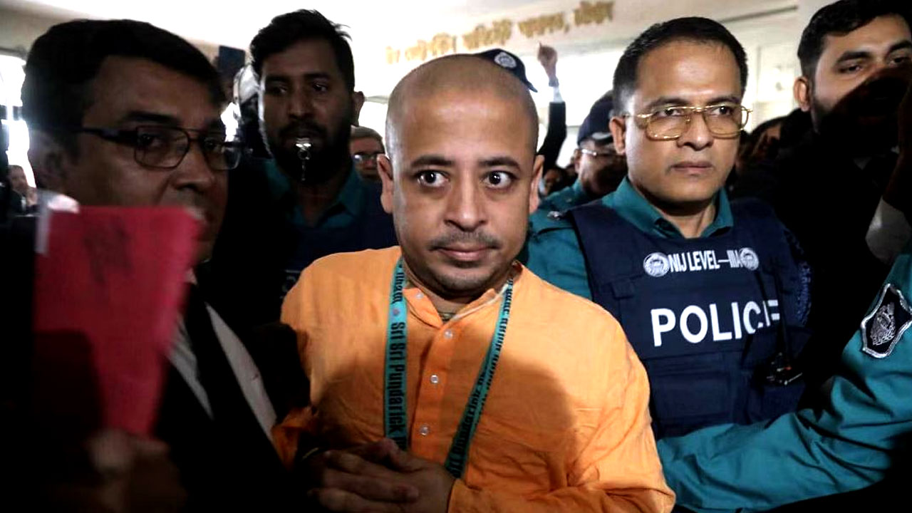 দুই মামলায় জামিন পেলেন চিন্ময় দাস