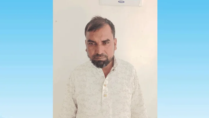 ভারতে পালানোর সময় হত্যা মামলার আসামি গ্রেপ্তার