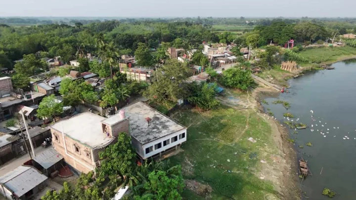 পাশাপাশি মসজিদ-মন্দির, সম্প্রীতির অনন্য দৃষ্টান্ত চুয়াডাঙ্গার এক গ্রাম
