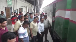 ভারত থেকে এলো ১৮টি নতুন ব্রডগেজ রেলকোচ