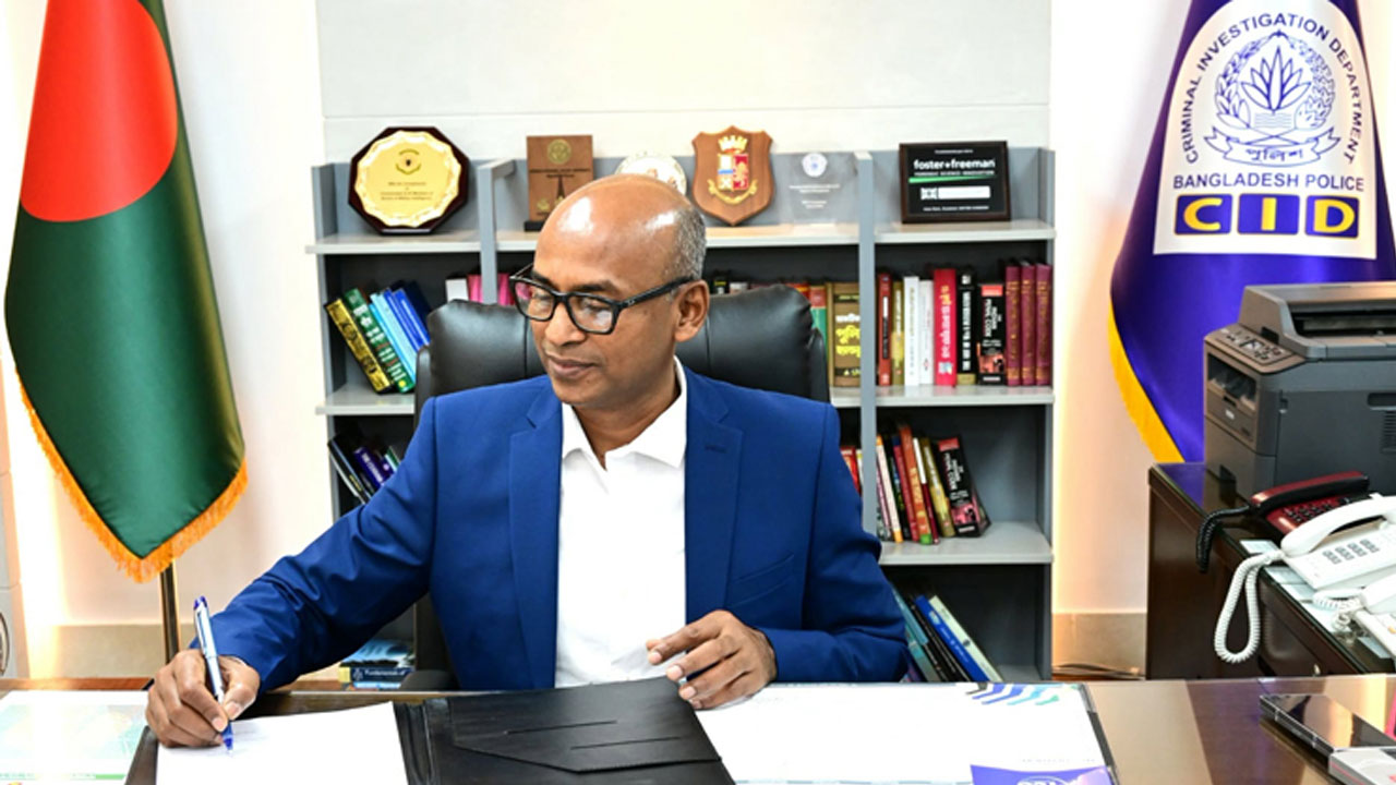 দায়িত্ব নিলেন সিআইডির নতুন প্রধান ব্যারিস্টার মোশাররফ