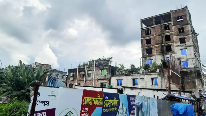বহুতল ভবনে আটকে যাচ্ছে কুমিল্লা বিমানবন্দরের ভবিষ্যৎ