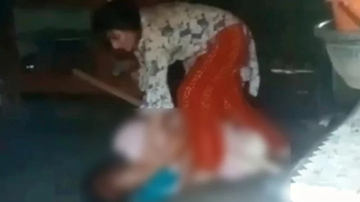 শাশুড়িকে মারধর, ভিডিও ছড়াতেই পুত্রবধূ আটক