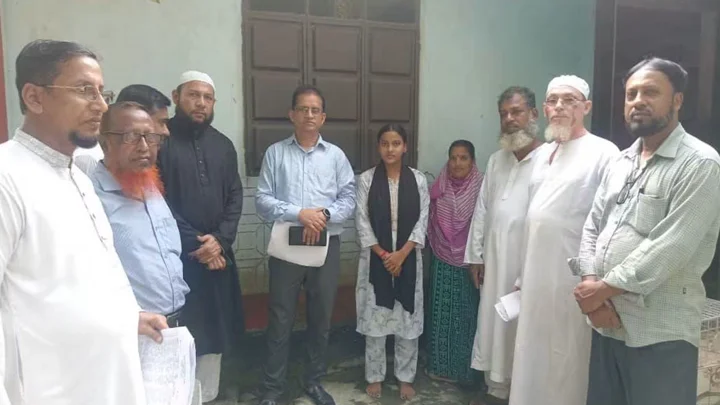 স্কুলে ফিরছে না শিক্ষার্থীরা, বাড়ি বাড়ি ছুটছেন সভাপতি