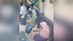 ব্যাংক থেকে ৭ লাখ টাকা তুললেন গ্রাহক, গুনতে গুনতেই উধাও ৪ লাখ