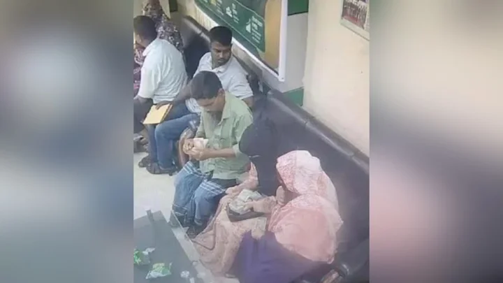 ব্যাংক থেকে ৭ লাখ টাকা তুললেন গ্রাহক, গুনতে গুনতেই উধাও ৪ লাখ
