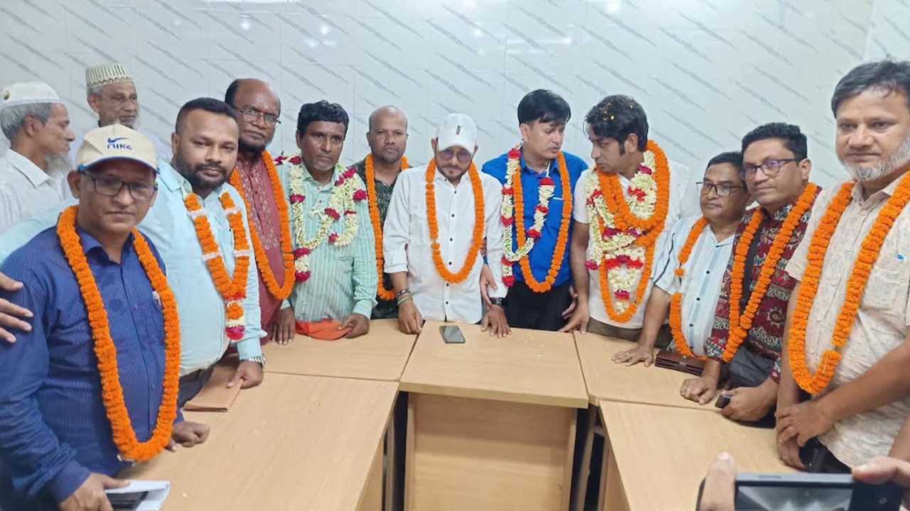 কুমিল্লা প্রেসক্লাবের সভাপতি ফারুক, সম্পাদক জিতু