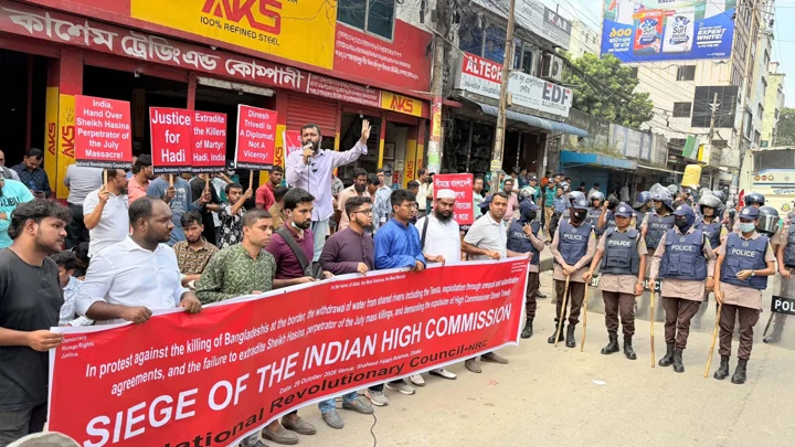 পুলিশি বাধায় আটকে গেল বিপ্লবী পরিষদের ভারতীয় হাইকমিশন ঘেরাও কর্মসূচি