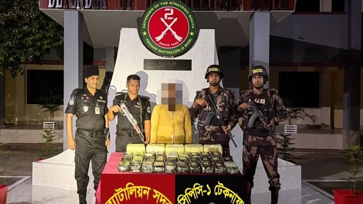 নাফ নদ সাঁতরে মিয়ানমার থেকে পাচারকারীরা আনে প্রায় চার লাখ ইয়াবা
