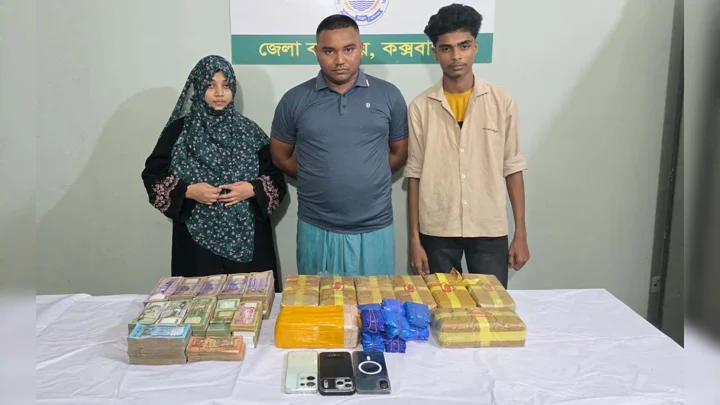 কক্সবাজারে ৯০ হাজার পিস ইয়াবাসহ আটত ৩