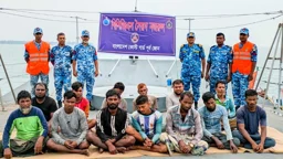 সাগরে ভাসতে থাকা ১৩ জেলেকে উদ্ধার করল কোস্টগার্ড