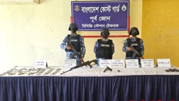 টেকনাফে ২৩২ রাউন্ড গুলিসহ দুই বিদেশি অস্ত্র উদ্ধার