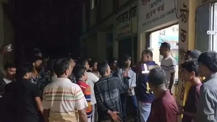 হোটেলের কক্ষে নারীর মরদেহ, সঙ্গে দুই বছরের শিশু