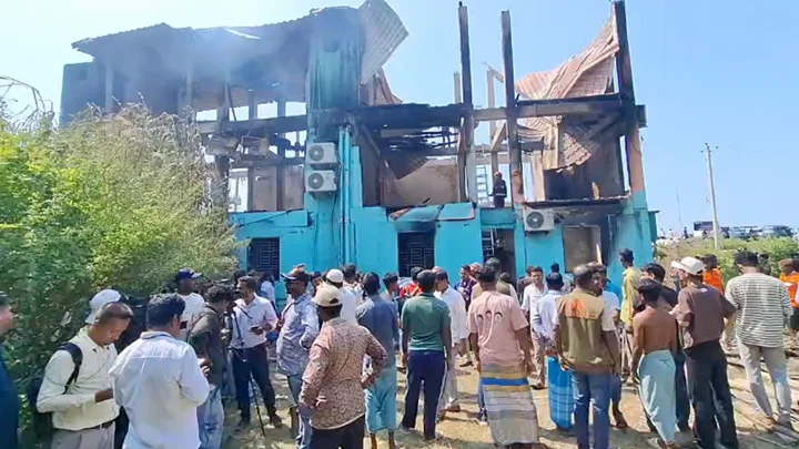 ৩ জনের মরদেহ পেয়েছি, এখনও ৬ জনের খোঁজ পাইনি: বেঁচে যাওয়া আশিক