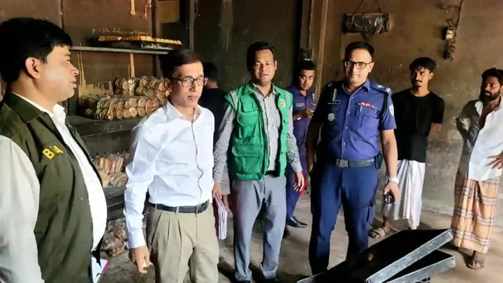 কক্সবাজারে ভোক্তা অধিকারের অভিযান, ৫ প্রতিষ্ঠানকে জরিমানা
