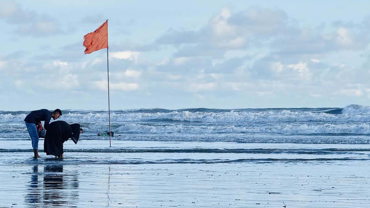 কক্সবাজার সমুদ্র সৈকত। ছবি: এশিয়া পোস্ট