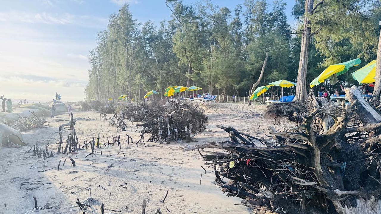 কক্সবাজার সমুদ্র সৈকত। ছবি: এশিয়া পোস্ট