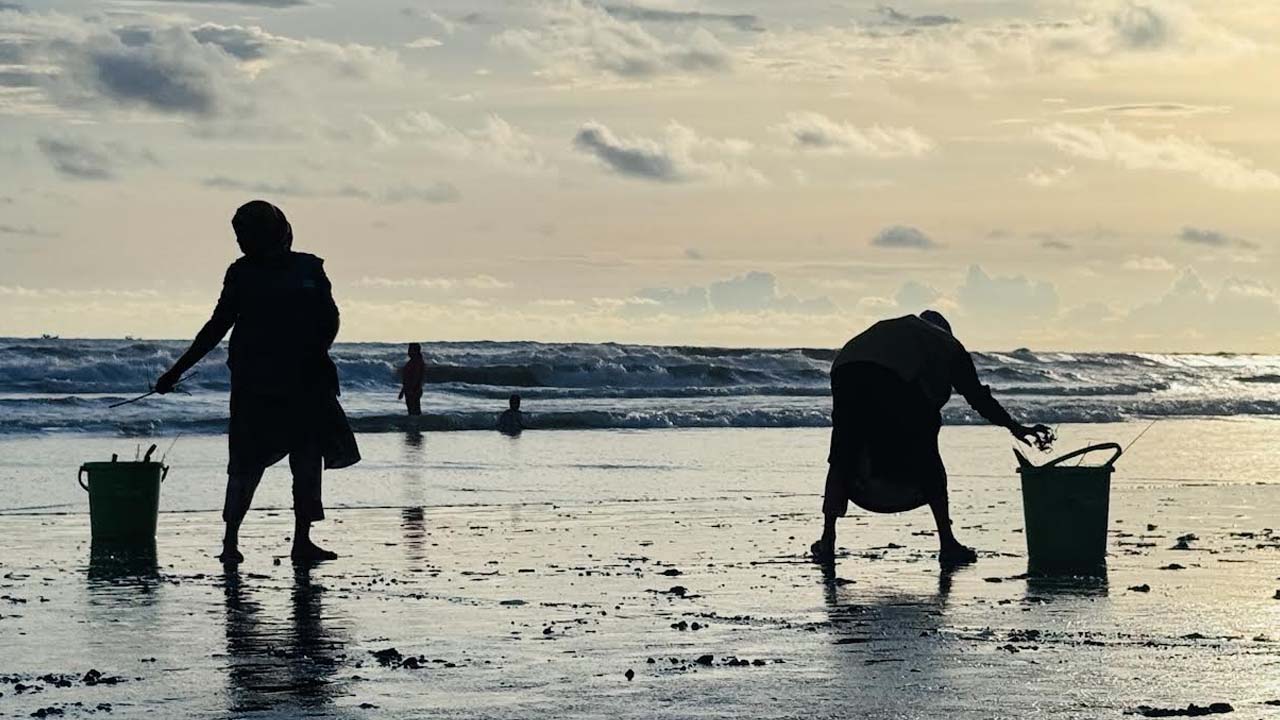কক্সবাজার সমুদ্র সৈকত। ছবি: এশিয়া পোস্ট