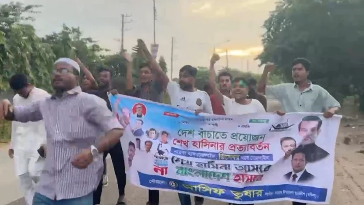 চট্টগ্রামে নিষিদ্ধ ছাত্রলীগের ঝটিকা মিছিল, জানে না পুলিশ
