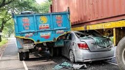 সংঘর্ষে আটকে পড়া প্রাইভেটকারকে ২০০ মিটার টেনে নিয়ে গেল ট্রাক