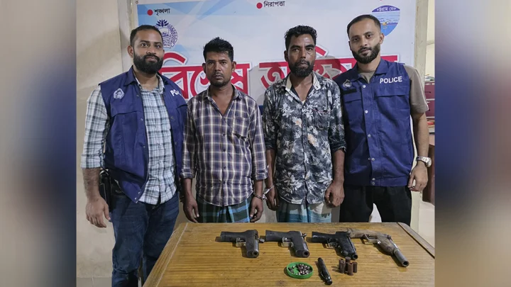 হাটহাজারীতে অস্ত্র তৈরির কারখানার সন্ধান, আটক ২