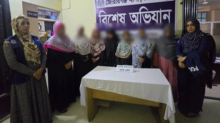 হাসপাতালে রোগীর ছদ্মবেশে স্বর্ণালংকার চুরি, গ্রেপ্তার ৭ নারী