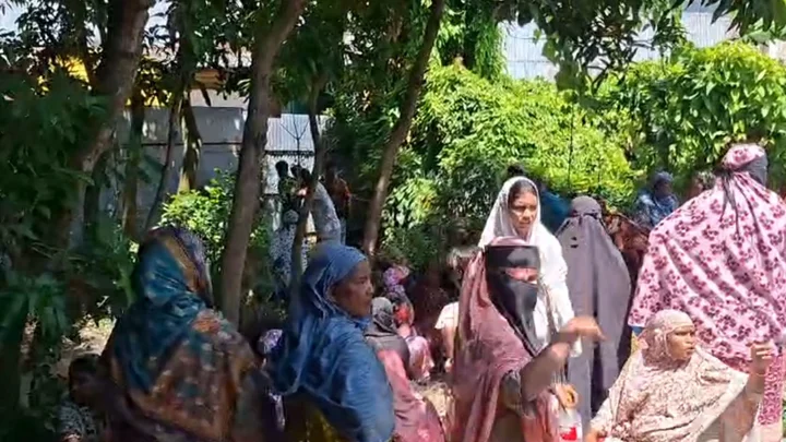 সীতাকুণ্ডে রেলওয়ের জমিতে অবৈধ বসতি উচ্ছেদে বাধা