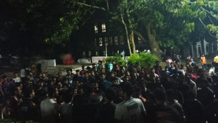 মধ্যরাতে চুয়েটে বিক্ষোভ, ভয়-ভীতি ও হুমকির অভিযোগ
