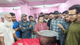 ‘ছাত্রদের পকেটে টাকা না থাকলে বিনা পয়সায় খাওয়ান তিনি’