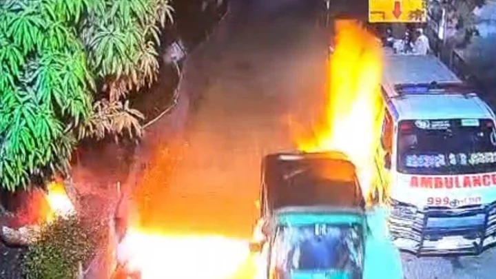 অটোরিকশায় সিলিন্ডার বিস্ফোরণ, শিশুসহ দগ্ধ ৪