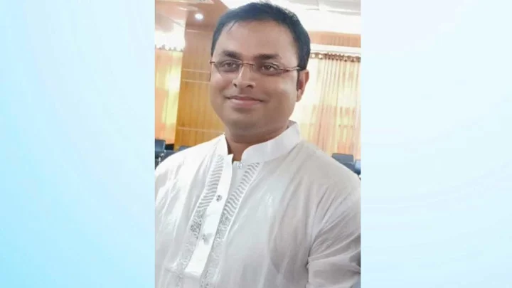 লাকসামে ট্রেন লাইনচ্যুত, রেলওয়ের প্রকৌশলী বরখাস্ত