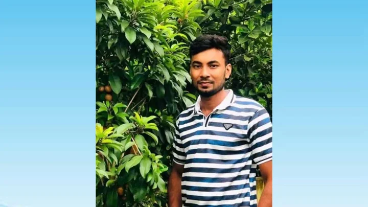 ৪ শিক্ষার্থীর পর এবার ওষুধ কোম্পানি কর্মকর্তার প্রাণ গেল অরক্ষিত রেলক্রসিংয়ে