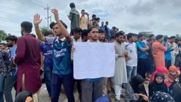 অপ্রতিম হত্যার বিচার দাবিতে ঢাকা-চট্টগ্রাম মহাসড়ক অবরোধ