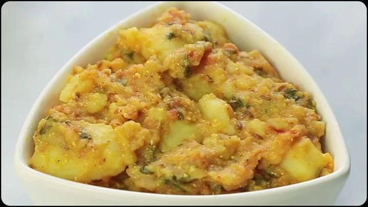 এবার পূজার আয়োজনে মসলা ছাড়া দই-আলু