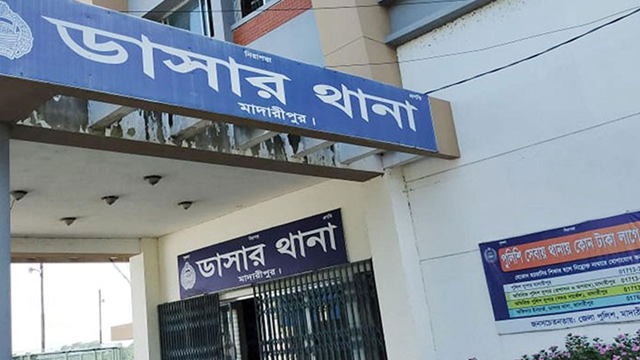 মাদারীপুরে বাড়ি ফেরার পথে প্রাণ গেল তরুণের