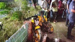 মোটরসাইকেলের নিয়ন্ত্রণ হারিয়ে রেলিংয়ে ধাক্কা, স্কুলছাত্র নিহত