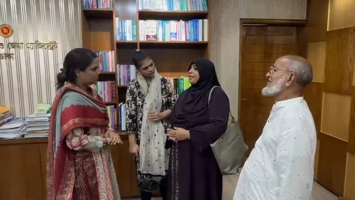 প্রতিবন্ধী মারিয়ার মুখে হাসি ফোটালেন ডিসি ফরিদা খানম