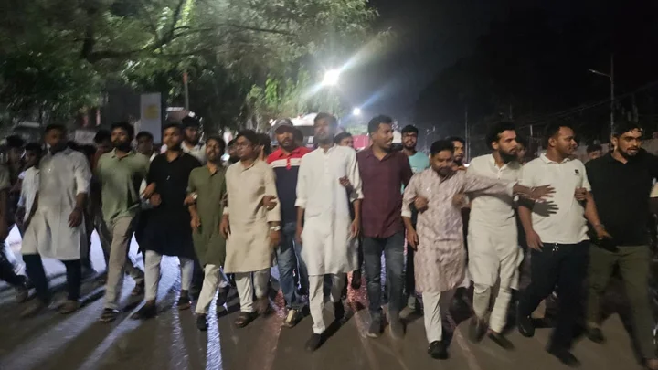 ঢাকা কলেজের সামনে ককটেল বিস্ফোরণ, প্রতিবাদে ছাত্রদলের বিক্ষোভ
